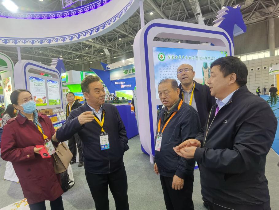 內(nèi)蒙古1400多種有機(jī)、綠色農(nóng)畜產(chǎn)品亮相中國(guó)綠色食品博覽會(huì)和中國(guó)國(guó)際有機(jī)食品博覽會(huì)